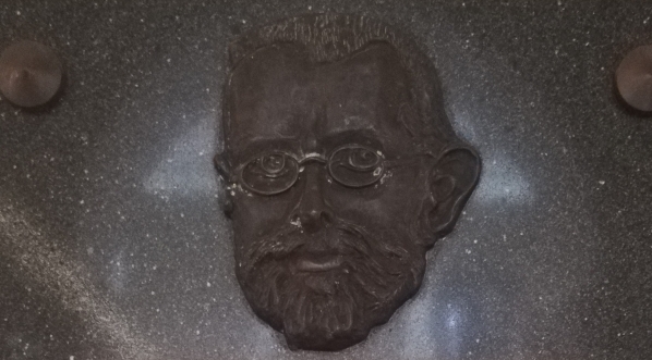  Tablica ku czci Stanisława Kalinowskiego w auli Gmachu Fizyki Politechniki Warszawskiej.  