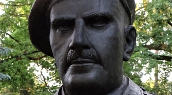  Popiersie  Władysława Andersa z jego pomnika w parku Jordana w Krakowie.  