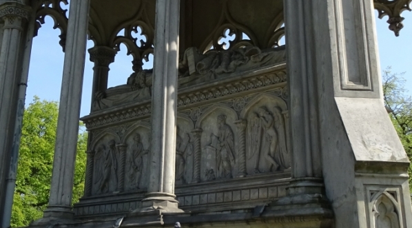  Mauzoleum Stanisława Kostki Potockiego i jego żony Aleksandry z Lubomirskich w Wilanowie.  