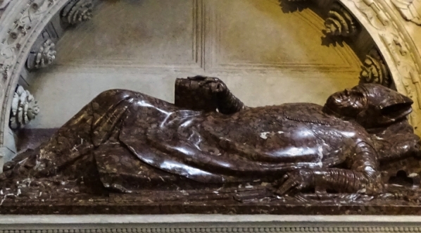  Grobowiec biskupa Benedykta Izdbieńskiego w katedrze poznańskiej.  