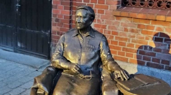  Pomnik Elżbiety Zawackiej w Toruniu.  