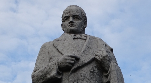  Pomnik Stanisława Moniuszki w Częstochowie.  