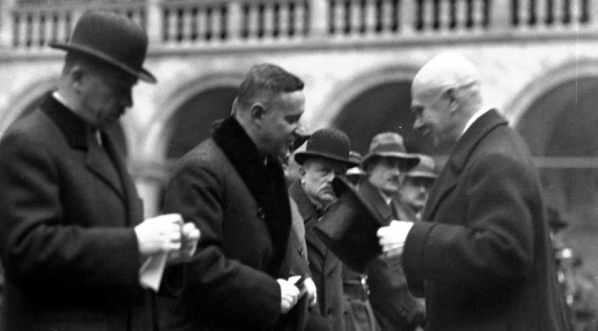  Mikołaj Kwaśniewski, wojewoda krakowski w nieustalonych okolicznościach w Krakowie.  