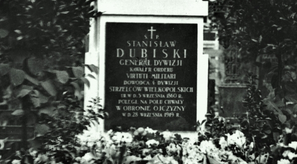  Poświęcenie nagrobka generała Stanisława Dubiskiego na Cmentarzu Powązkowskim w Warszawie 21.06.1929 r.  