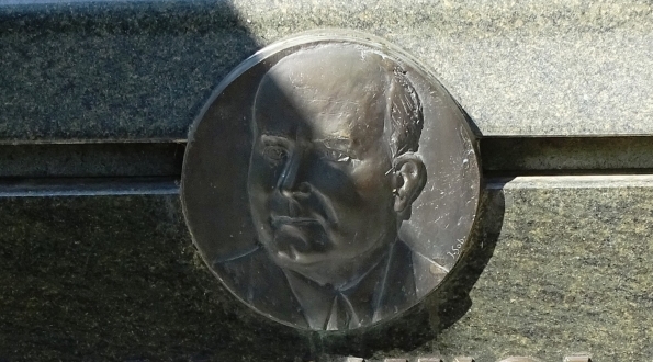  Grobowiec Stanisława Mikołajczyka i jego żony Cecylii na Cmentarzu Zasłużonych Wielkopolan w Poznaniu.  