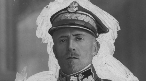  Generał dywizji Juliusz Tarnawa-Malczewski, dowódca OK VI we Lwowie.  