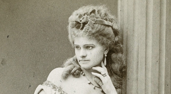 Bronisława Dowiakowska w tytułowej roli w operze "Piękna Helena" J. Offenbacha.  