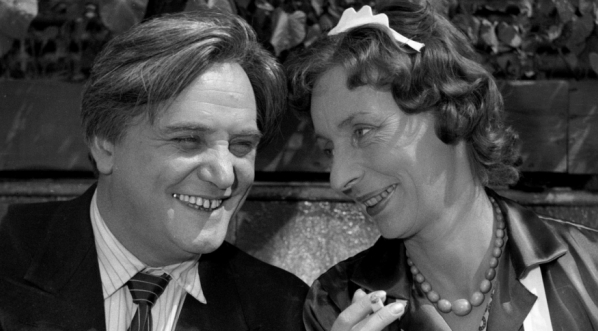  Scena z filmu Stanisława Barei "Mąż swojej żony" z 1960 r.  