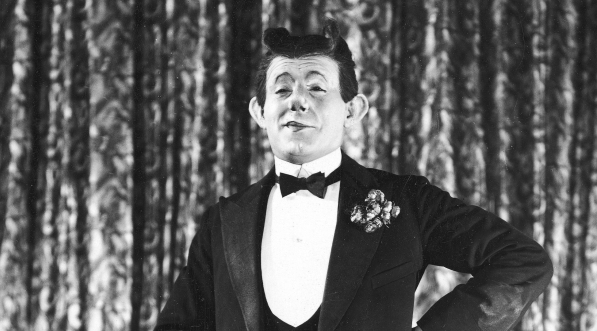  Tadeusz Olsza na scenie.  