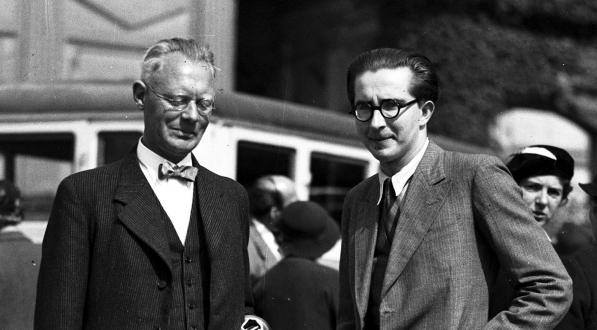  Uczestnicy IV Międzynarodowego Kongresu Wychowania Moralnego podczas zwiedzania Wawelu we wrześniu 1934 roku.  