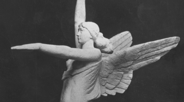  Rzeźba dłuta artysty rzeźbiarza Edwarda Wittiga "Zwycięstwo".  