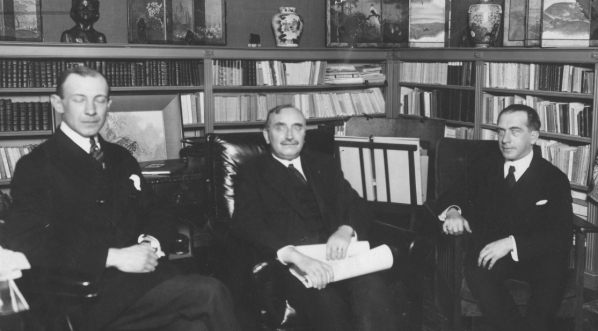  Wręczenie dyplomu członka honorowego Towarzystwa Literatów i Dziennikarzy Polskich literatowi francuskiemu Paulowi Claudelowi w 1925 r.  