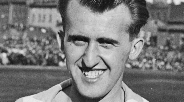  Gerard Wodarz, piłkarz klubu sportowego Ruch Wielkie Hajduki w koszulce klubu sportowego Slavia Ruda.  