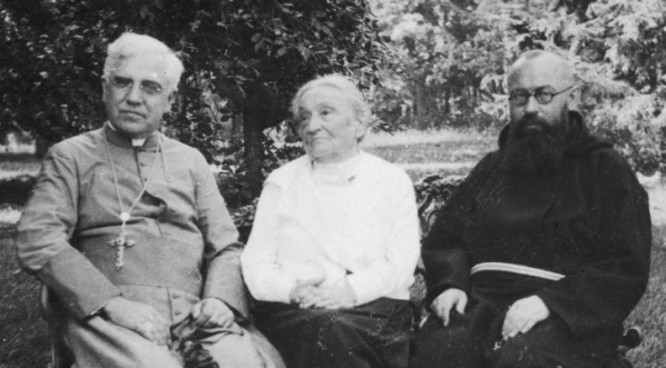  Biskup Józef Plagens, pani Libeltowa i ojciec Czesław w 1930 r.  