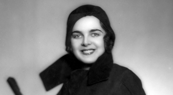  Zofia Batycka ze strzelbą.  