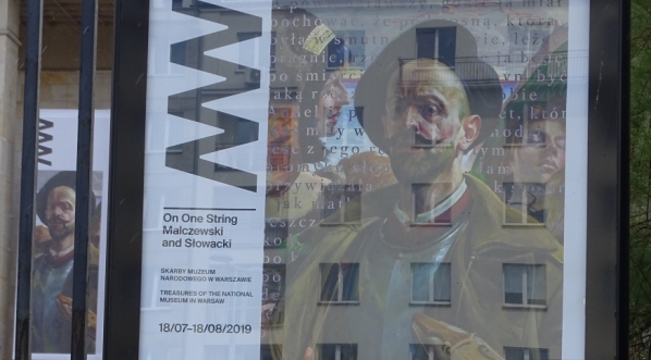  Afisz wystawy "Na jednej strunie: Malczewski i Słowacki"  w Muzeum Narodowym w Warszawie.  