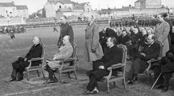  Uroczystość wręczenia sztandarów oddziałom saperów polskich we Francji, 30.03.1940 r.  