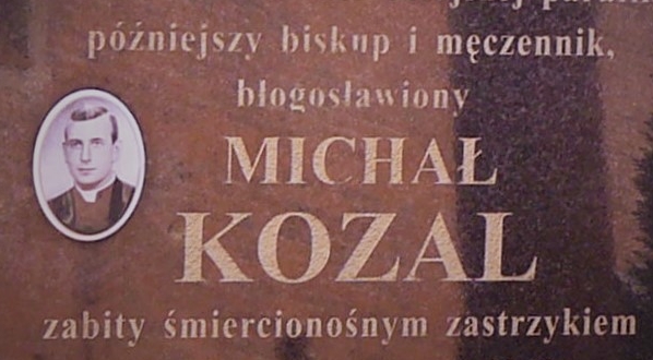  Tablica pamiątkowa przed domem Michała Kozala w Pobiedziskach.  