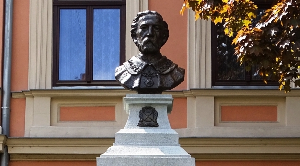  Pomnik Józefa Szujskiego w Tarnowie.  