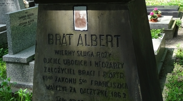  Grób brata Alberta Chmielowskiego na cmentarzu Rakowickim w Krakowie.  