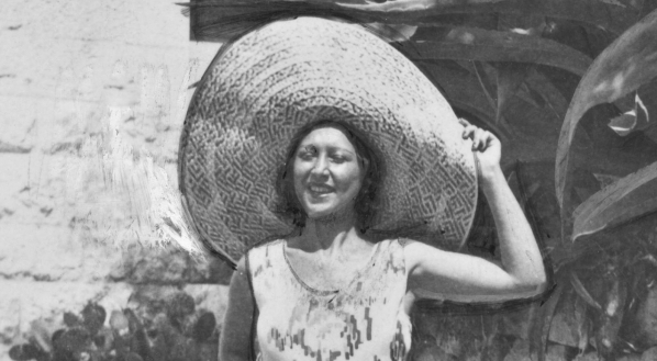  Nina Grudzińska na spacerze podczas pobytu w Dubrowniku w 1934 r.  