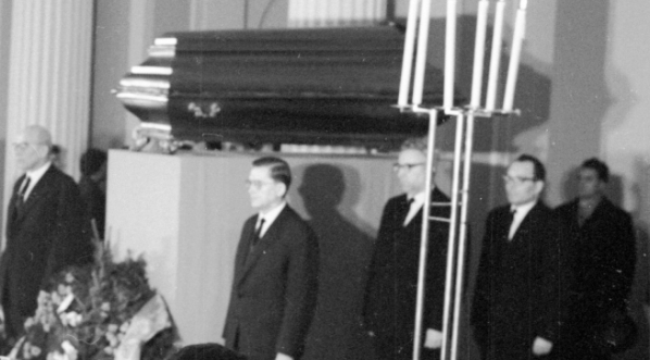  Uroczystości pogrzebowe Władysława Broniewskiego w Warszawie w lutym 1962 r.  