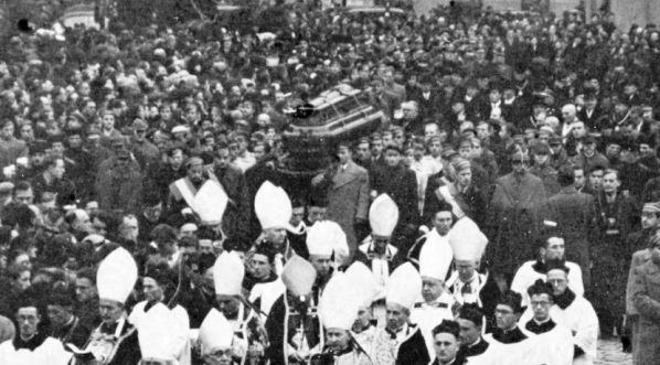  Pogrzeb metropolity lwowskiego Józefa Teodorowicza w 1938 r.  