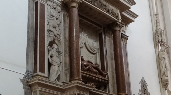  Pomnik nagrobny hetmana Jana Tarnowskiego i jego syna Jana Krzysztofa w katedrze w Tarnowie.  