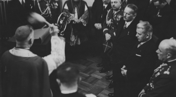  Uroczystość poświęcenia Szkoły Pielęgniarstwa Polskiego Czerwonego Krzyża w Poznaniu w marcu 1939 r.  