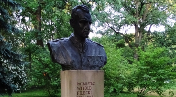  Popiersie rotmistrza Witolda Pileckiego w parku Jordana w Krakowie.  