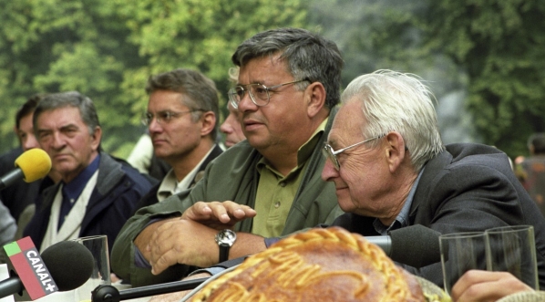  Konferencja prasowa podczas realizacji filmu "Pan Tadeusz" w 1999 r.  