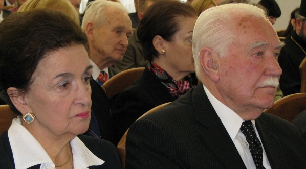  Ryszard Kaczorowski ze swoją żoną Karoliną Mariampolską-Kaczorowską, 27 luty 2008 r.  