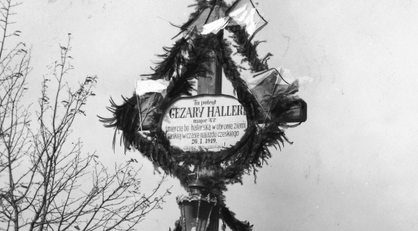  Krzyż na miejscu śmierci Cezarego Hallera w Kończycach Małych.  