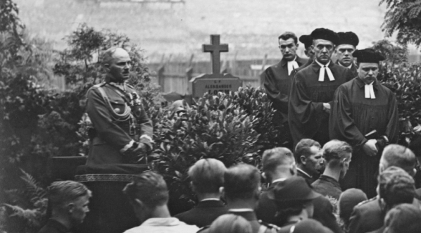  Przemówienie gen. Kazimierza Sawickiego na pogrzebie płk. Stefana Lotha w Warszawie w lipcu 1936 r.  