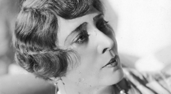  Maria Przybyłko-Potocka jako Oryntia w przedstawieniu „Wielki kram” George'a Bernarda Shawa w Teatrze Polskim w Warszawie w 1929 r.  