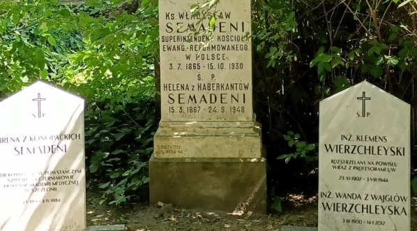  Grób rodziny Semadeni na cmentarzu ewangelicko-reformowanym w Warszawie.  
