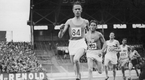  Bieg na 5000 metrów podczas II Mistrzostw Europy w Lekkoatletyce (dla mężczyzn) w Paryżu we wrześniu 1938 r.  