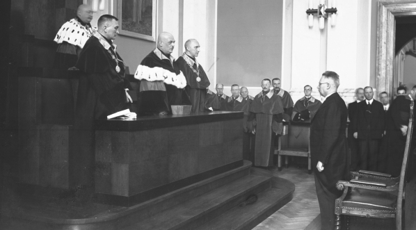  Uroczystość poświęcenia gmachu Akademii Górniczej w Krakowie w grudniu 1935 roku.  