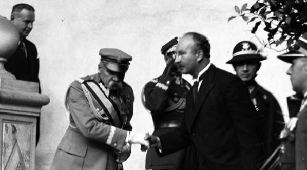  Wystawa pamiątek z epoki króla Jana III Sobieskiego w Muzeum na Wawelu w 1933 roku.  