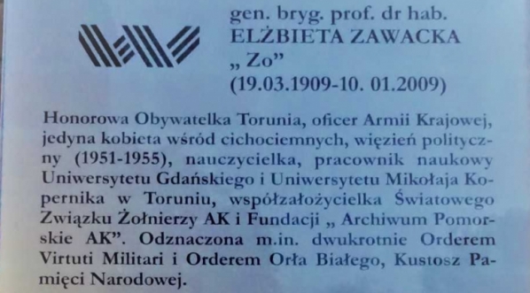  Tablica przy pomniku Elżbiety Zawackiej w Toruniu.  