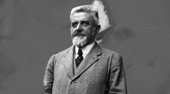  Józef Mikułowski-Pomorski, minister wyznań religijnych i oświecenia publicznego.  