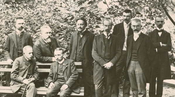  Pracownicy Biblioteki Uniwersyteckiej we Lwowie w 1904 roku.  