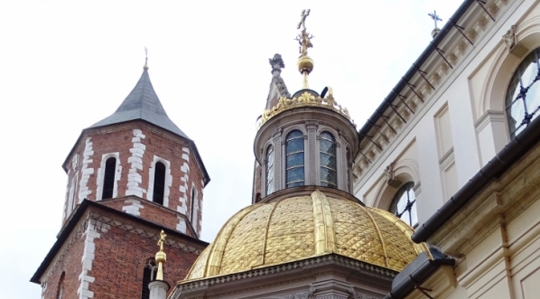  Kaplica Zygmuntowska na Wawelu - arcydzieło renesansu w Polsce.  