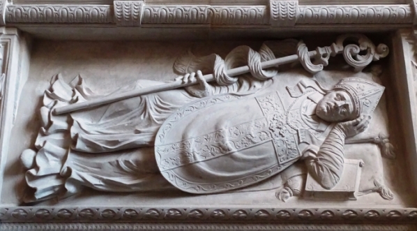  Nagrobek biskupa Łukasza Kościeleckiego w katedrze poznańskiej.  