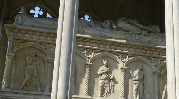  Mauzoleum Stanisława Kostki Potockiego i jego żony Aleksandry z Lubomirskich w Wilanowie.  