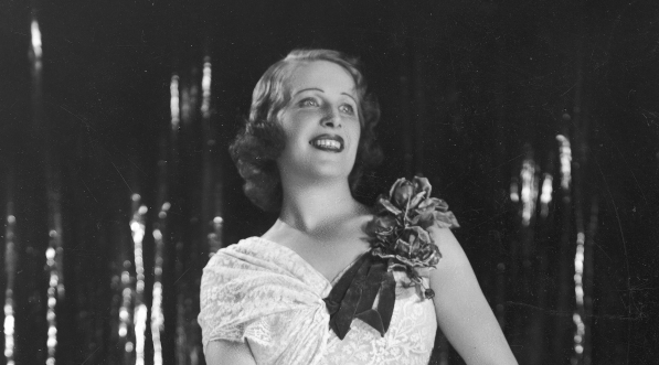  Tola Mankiewiczówna w rewii "Przebój Warszawy" w Teatrze "Morskie Oko" w Warszawie w 1932 r.  