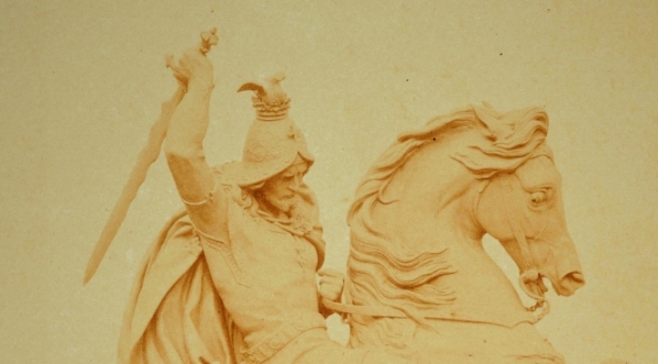  Rzeźba "Święty Jerzy walczący ze smokiem" Juliusza Faustyna Cenglera.  