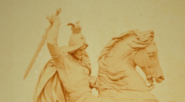  Rzeźba "Święty Jerzy walczący ze smokiem" Juliusza Faustyna Cenglera.  