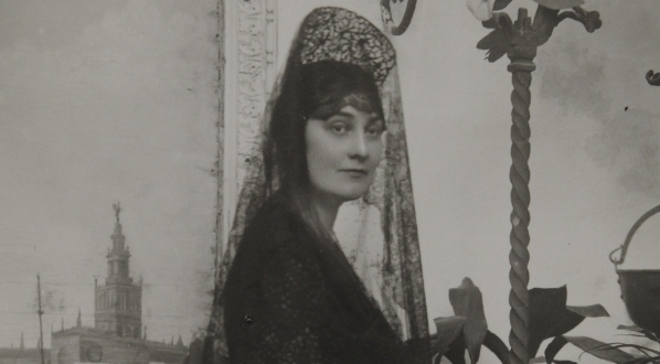  Anna Żeromska z wachlarzem.  