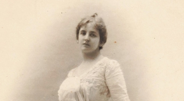  Portret Heleny Paderewskiej (cała postać).  